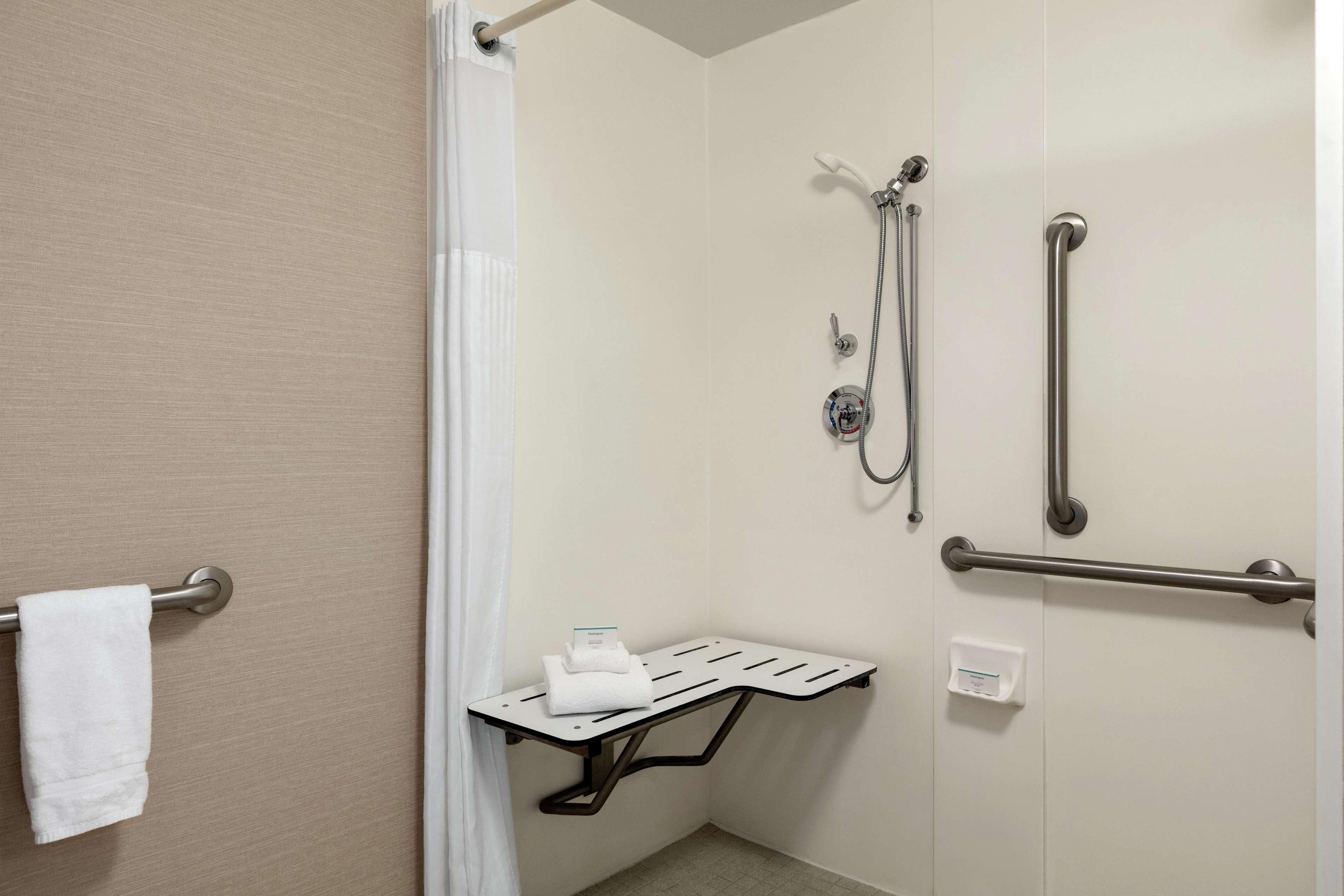 Hilton Garden East 3*
